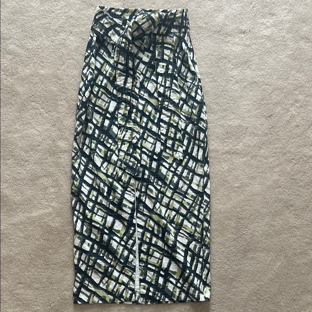 Stylish Black and Green Patterned Skirt